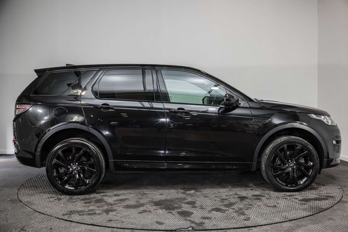 LAND ROVER DISCOVERY SPORT 2017 (17) 2.0 TD4 HSE DYNAMIC LUX SUV 5DR DIESEL AUTO 4WD EURO 6 (S/S) (180 PS) - 2017 - £14,650