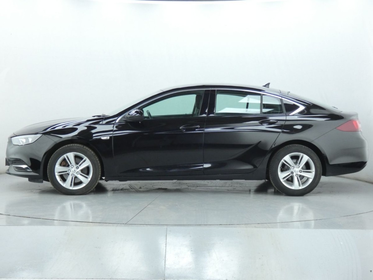 VAUXHALL INSIGNIA GRAND SPORT 1.6 TECH LINE NAV 5D 135 BHP - 2019 - £12,400