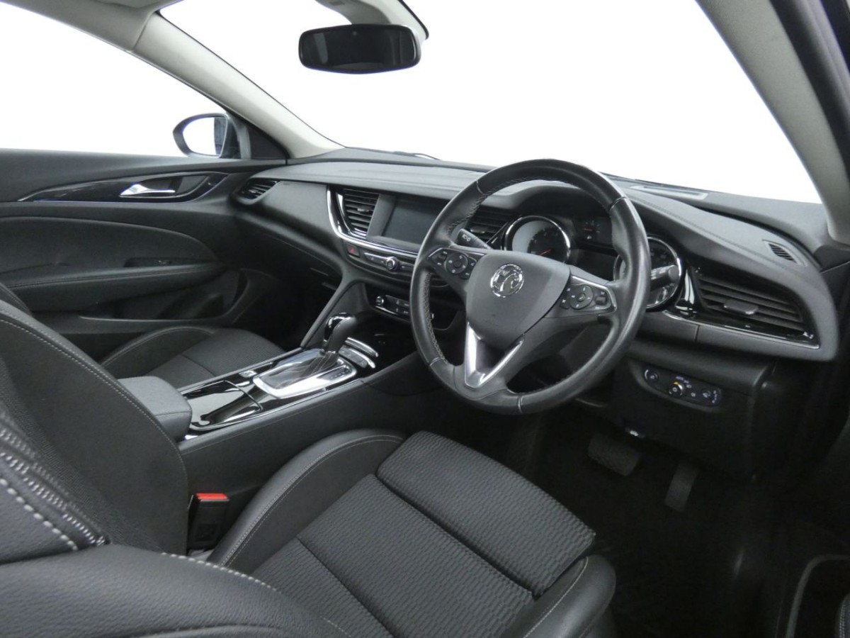 VAUXHALL INSIGNIA GRAND SPORT 1.6 TECH LINE NAV 5D 135 BHP - 2019 - £12,400