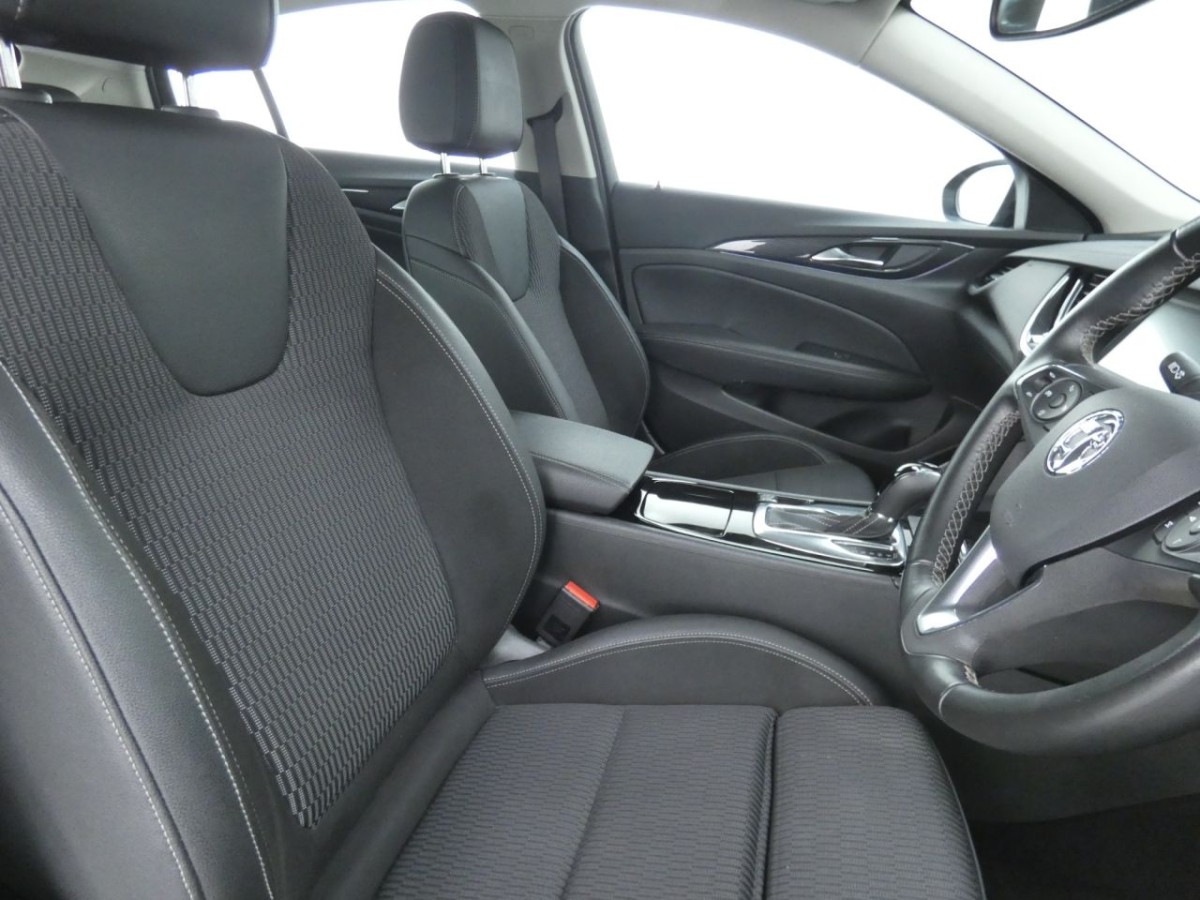 VAUXHALL INSIGNIA GRAND SPORT 1.6 TECH LINE NAV 5D 135 BHP - 2019 - £12,400