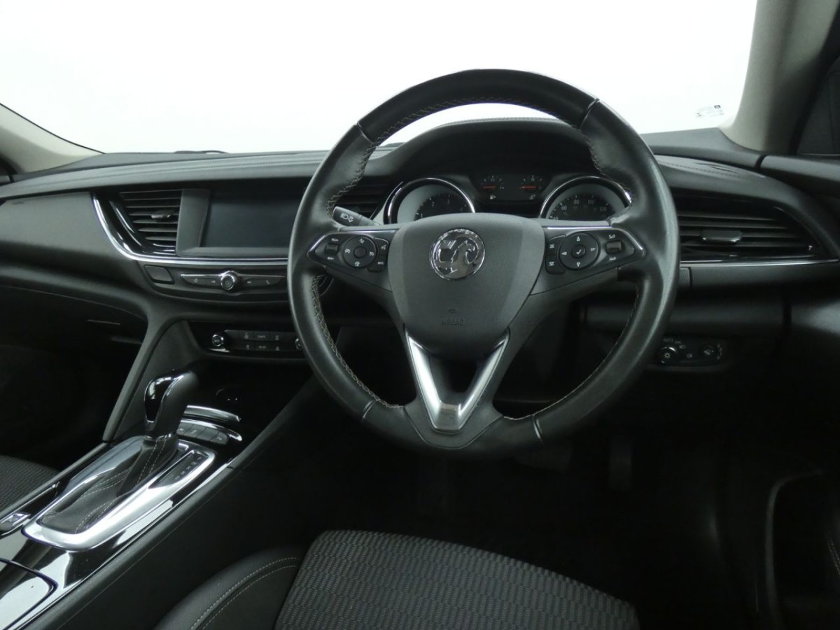 VAUXHALL INSIGNIA GRAND SPORT 1.6 TECH LINE NAV 5D 135 BHP - 2019 - £12,400