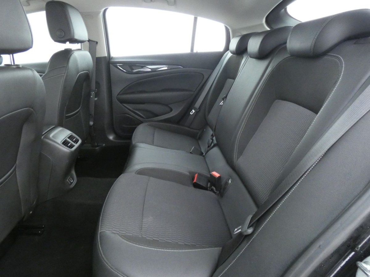 VAUXHALL INSIGNIA GRAND SPORT 1.6 TECH LINE NAV 5D 135 BHP - 2019 - £12,400