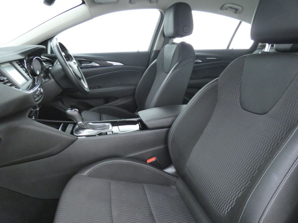 VAUXHALL INSIGNIA GRAND SPORT 1.6 TECH LINE NAV 5D 135 BHP - 2019 - £12,400