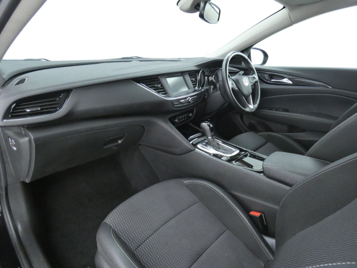 VAUXHALL INSIGNIA GRAND SPORT 1.6 TECH LINE NAV 5D 135 BHP - 2019 - £12,400