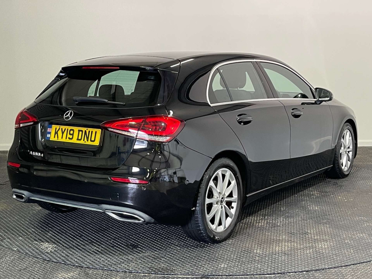 MERCEDES-BENZ A CLASS 2019 (19) 1.5 A180D SPORT (EXECUTIVE) HATCHBACK 5DR DIESEL 7G-DCT EURO 6 (S/S) (116 P - 2019 - £14,200