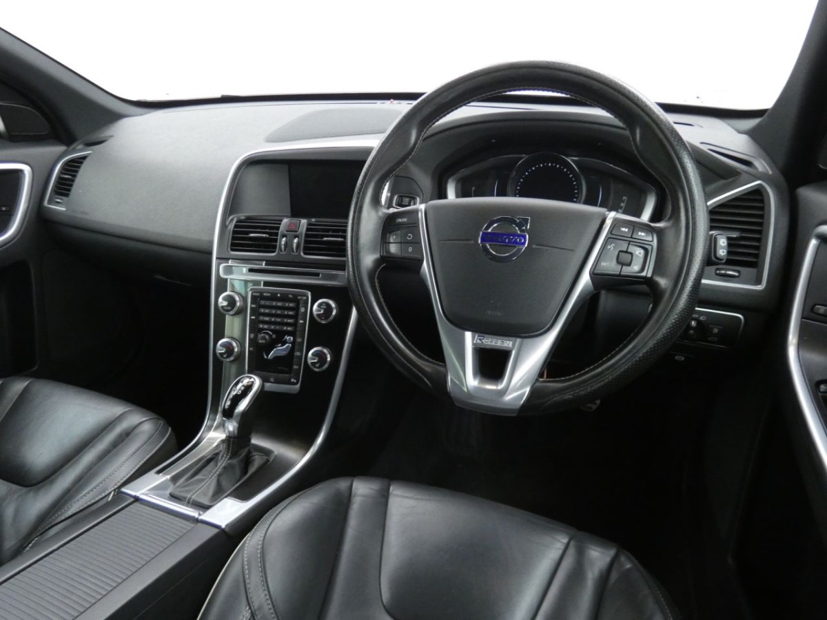 VOLVO XC60 2.0 D4 R-DESIGN LUX NAV 5D 188 BHP - 2017 - £14,990