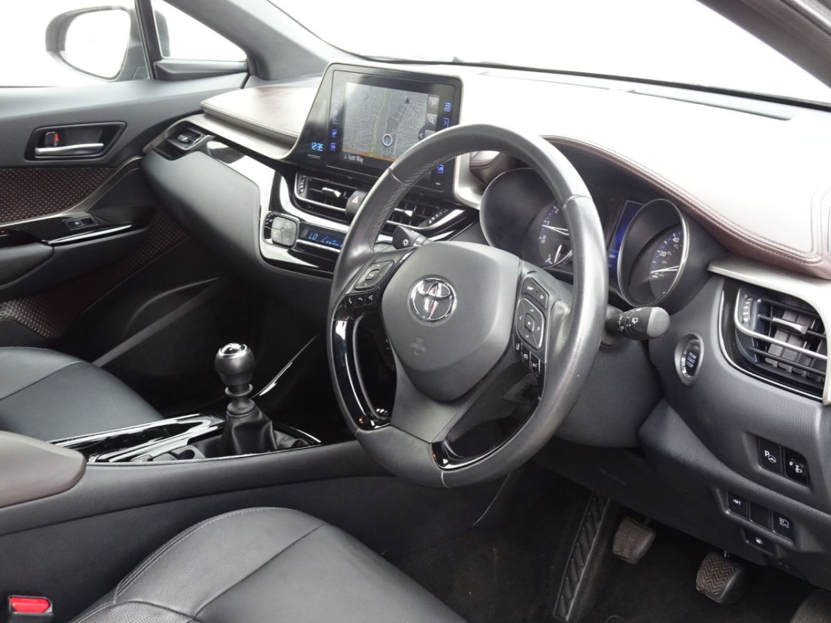 TOYOTA CHR 1.2 EXCEL 5D 114 BHP - 2019 - £15,700