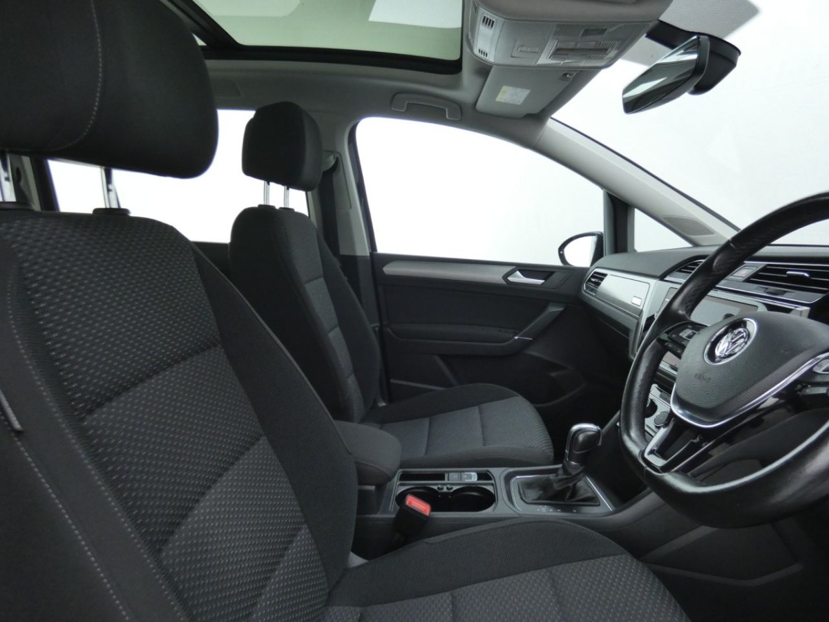 VOLKSWAGEN TOURAN 2.0 SE FAMILY TDI BLUEMOTION TECHNOLOGY DSG 5D 148 BHP - 2018 - £16,700