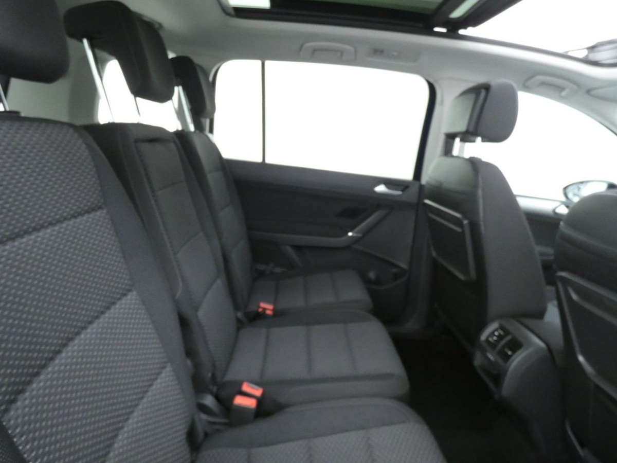 VOLKSWAGEN TOURAN 2.0 SE FAMILY TDI BLUEMOTION TECHNOLOGY DSG 5D 148 BHP - 2018 - £16,700