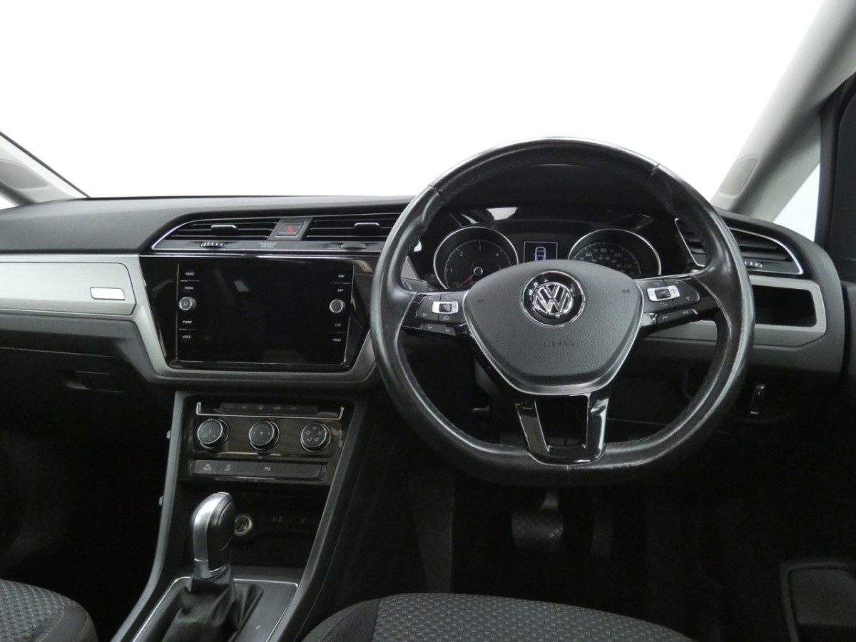 VOLKSWAGEN TOURAN 2.0 SE FAMILY TDI BLUEMOTION TECHNOLOGY DSG 5D 148 BHP - 2018 - £16,700