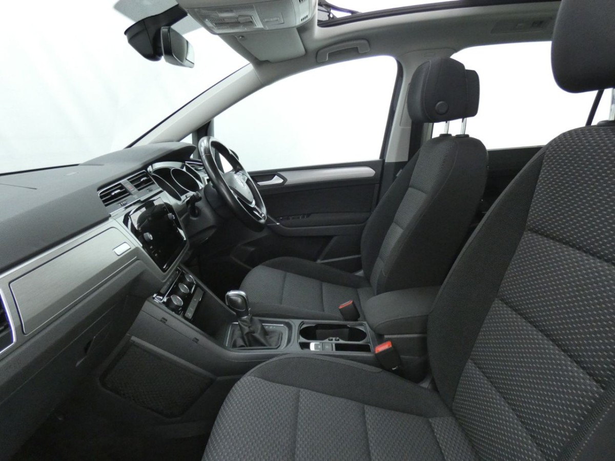 VOLKSWAGEN TOURAN 2.0 SE FAMILY TDI BLUEMOTION TECHNOLOGY DSG 5D 148 BHP - 2018 - £16,700