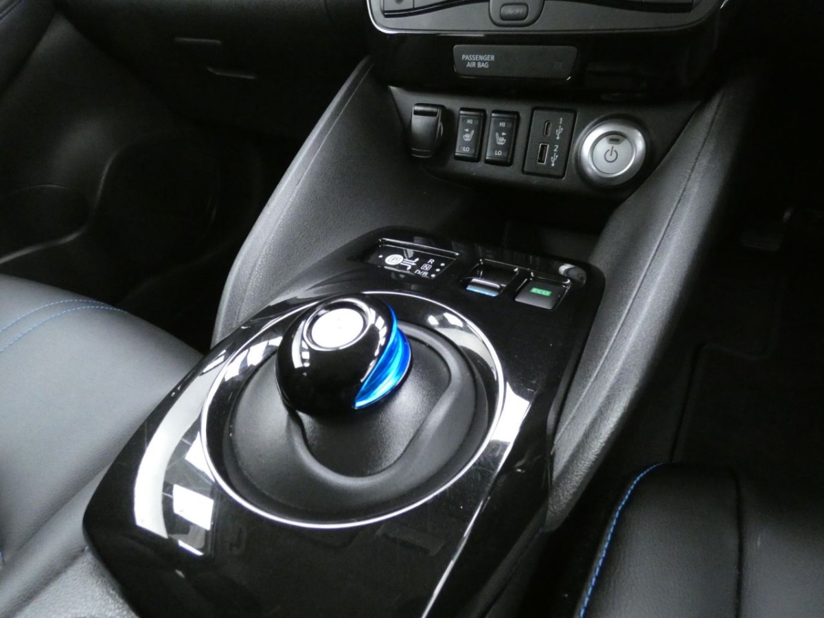 NISSAN LEAF N-CONNECTA 5D 148 BHP - 2021 - £12,400