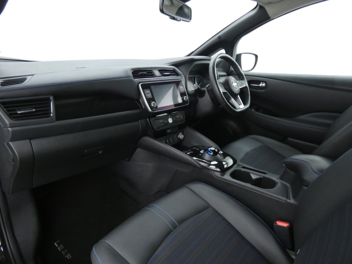 NISSAN LEAF N-CONNECTA 5D 148 BHP - 2021 - £12,400