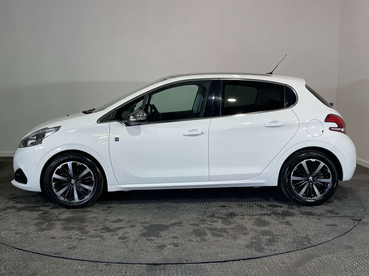 PEUGEOT 208 2019 (19) 1.2 PURETECH TECH EDITION HATCHBACK 5DR PETROL MANUAL EURO 6 (S/S) (82 PS) - 2019 - £7,300