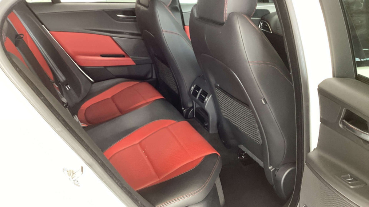 JAGUAR XE 2016 (16) 2.0D R-SPORT SALOON 4DR DIESEL MANUAL EURO 6 (S/S) (180 PS) - 2016 - £8,900