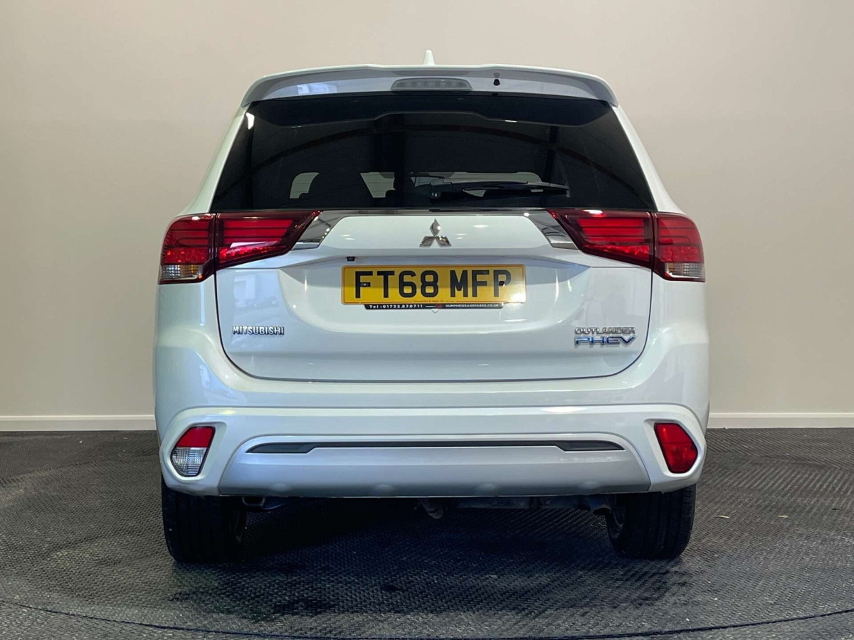 MITSUBISHI OUTLANDER 2018 (68) 2.4H TWINMOTOR 13.8KWH 4H SUV 5DR PETROL PLUG-IN HYBRID CVT 4WD EURO 6 (S/S - 2018 - £14,250