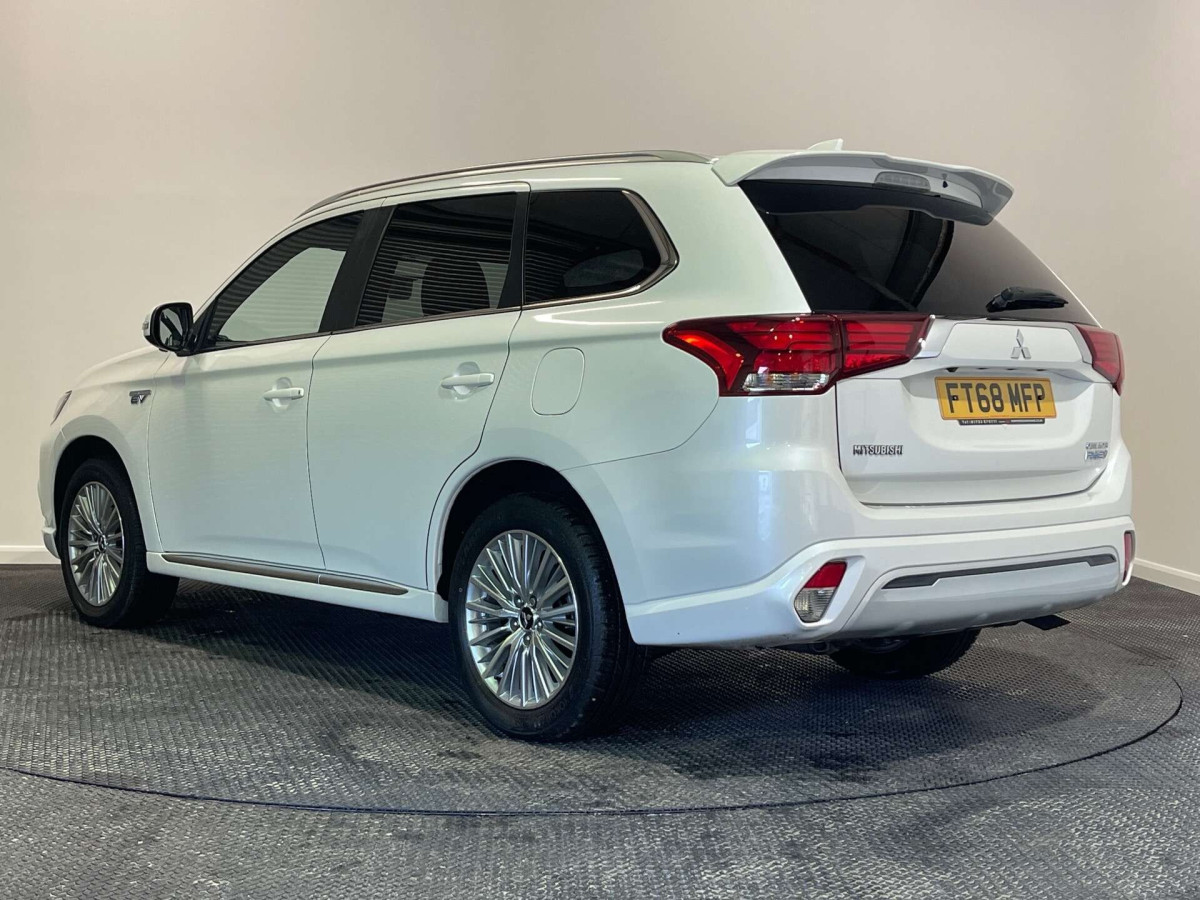 MITSUBISHI OUTLANDER 2018 (68) 2.4H TWINMOTOR 13.8KWH 4H SUV 5DR PETROL PLUG-IN HYBRID CVT 4WD EURO 6 (S/S - 2018 - £14,250