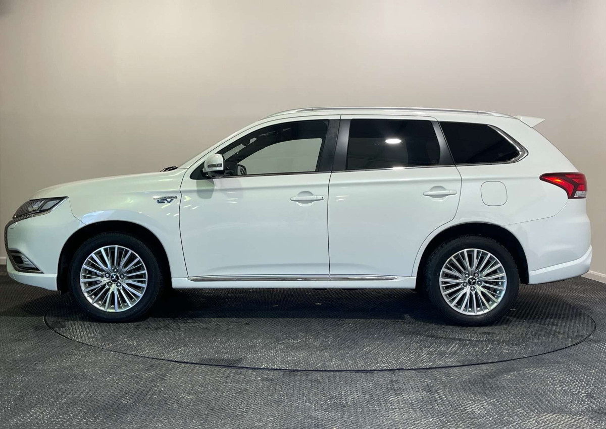 MITSUBISHI OUTLANDER 2018 (68) 2.4H TWINMOTOR 13.8KWH 4H SUV 5DR PETROL PLUG-IN HYBRID CVT 4WD EURO 6 (S/S - 2018 - £14,250