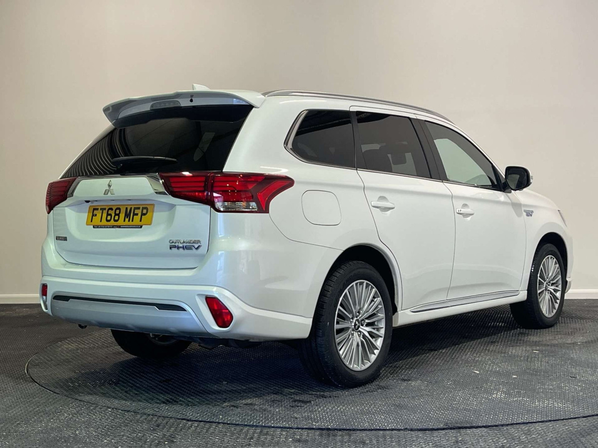 MITSUBISHI OUTLANDER 2018 (68) 2.4H TWINMOTOR 13.8KWH 4H SUV 5DR PETROL PLUG-IN HYBRID CVT 4WD EURO 6 (S/S - 2018 - £14,250