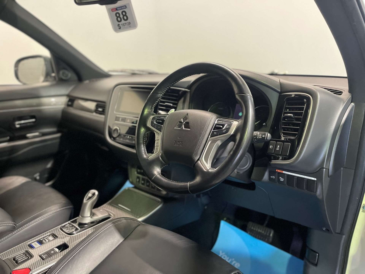 MITSUBISHI OUTLANDER 2018 (68) 2.4H TWINMOTOR 13.8KWH 4H SUV 5DR PETROL PLUG-IN HYBRID CVT 4WD EURO 6 (S/S - 2018 - £14,250