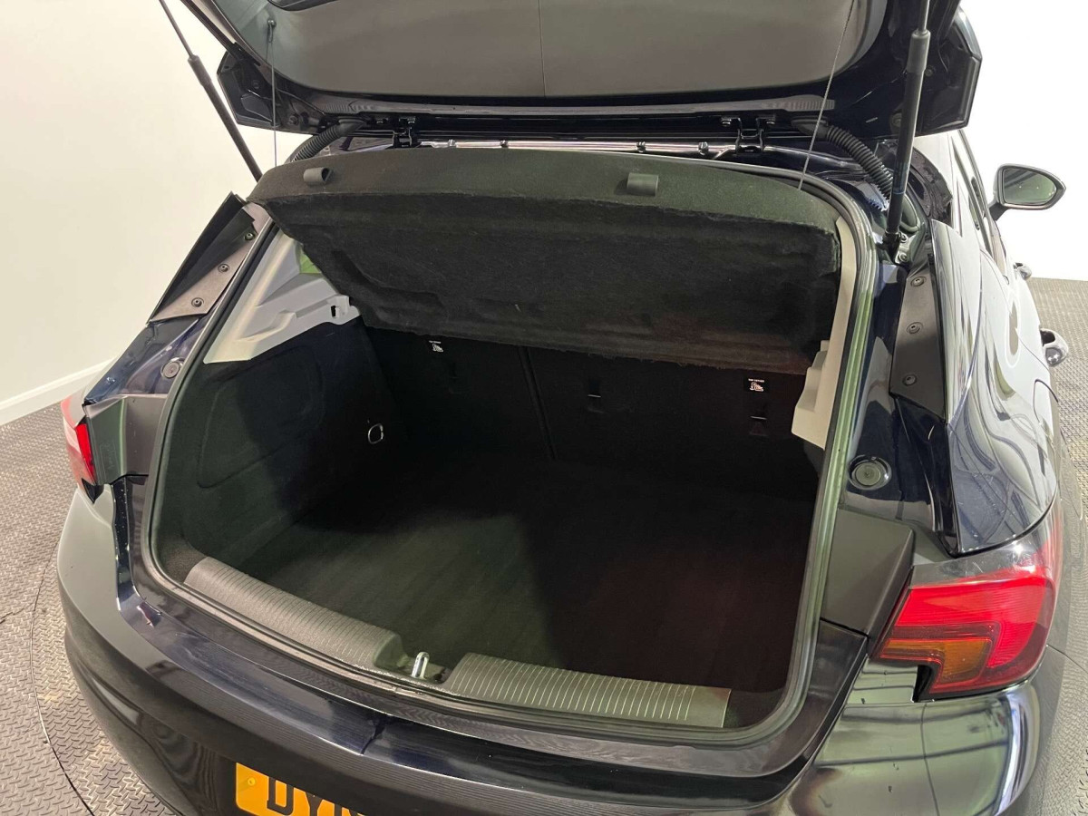 VAUXHALL ASTRA 2018 (18) 1.0I TURBO ECOTEC SRI NAV HATCHBACK 5DR PETROL MANUAL EURO 6 (S/S) (105 PS) - 2018 - £5,800