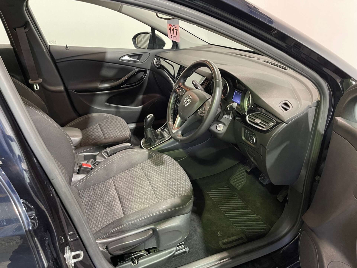 VAUXHALL ASTRA 2018 (18) 1.0I TURBO ECOTEC SRI NAV HATCHBACK 5DR PETROL MANUAL EURO 6 (S/S) (105 PS) - 2018 - £5,800
