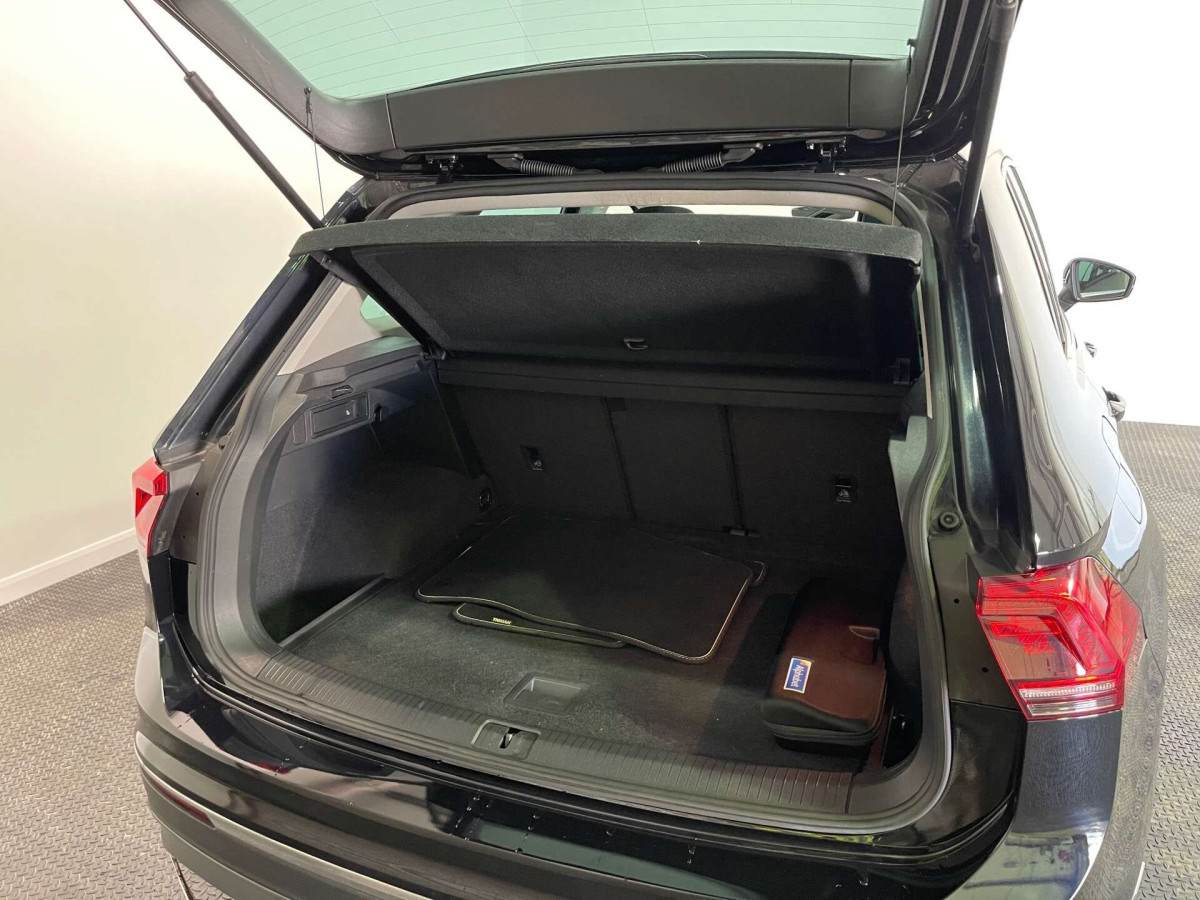 VOLKSWAGEN TIGUAN 2019 (19) 2.0 TDI SEL SUV 5DR DIESEL MANUAL EURO 6 (S/S) (150 PS) - 2019 - £14,500