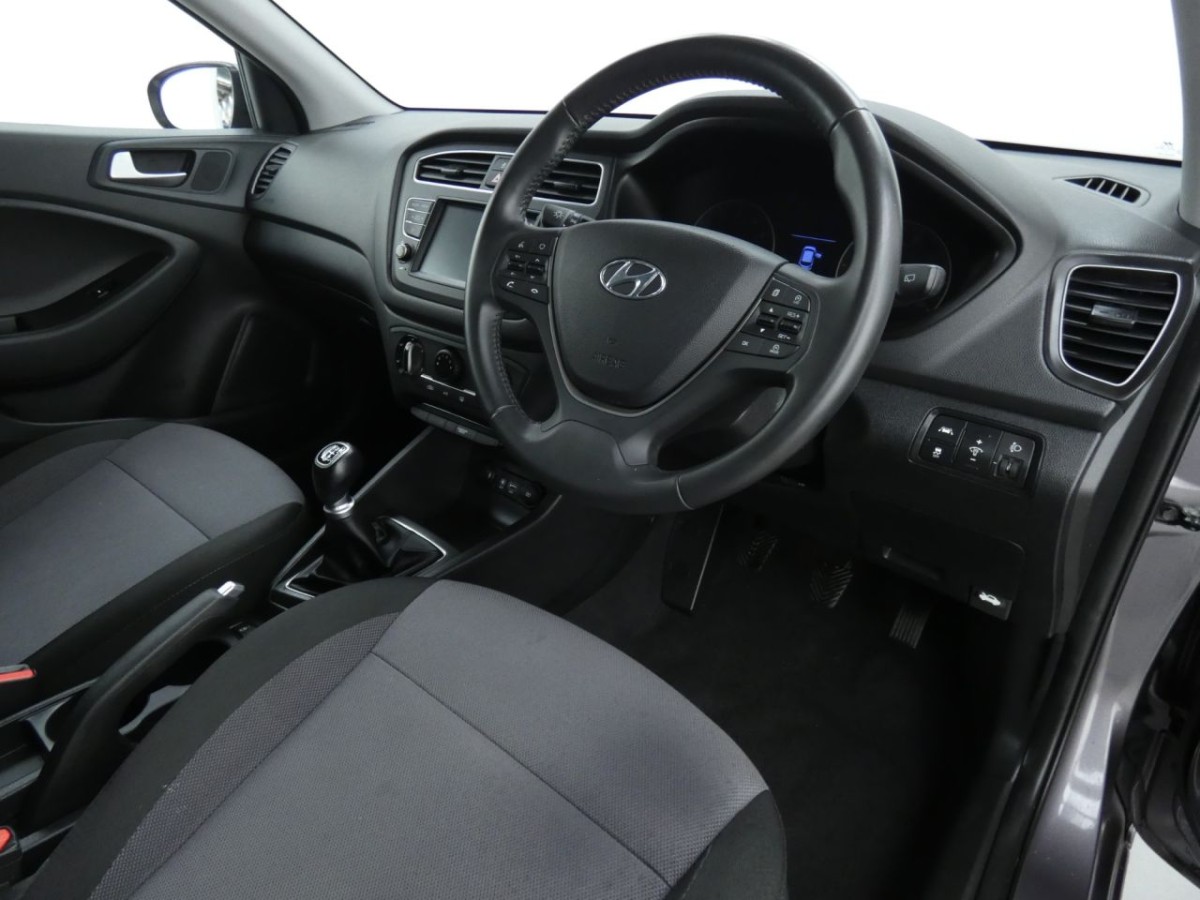 HYUNDAI I20 1.2 MPI PLAY 5D 83 BHP - 2019 - £10,990