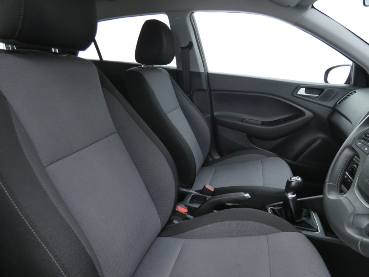 HYUNDAI I20 1.2 MPI PLAY 5D 83 BHP - 2019 - £10,990