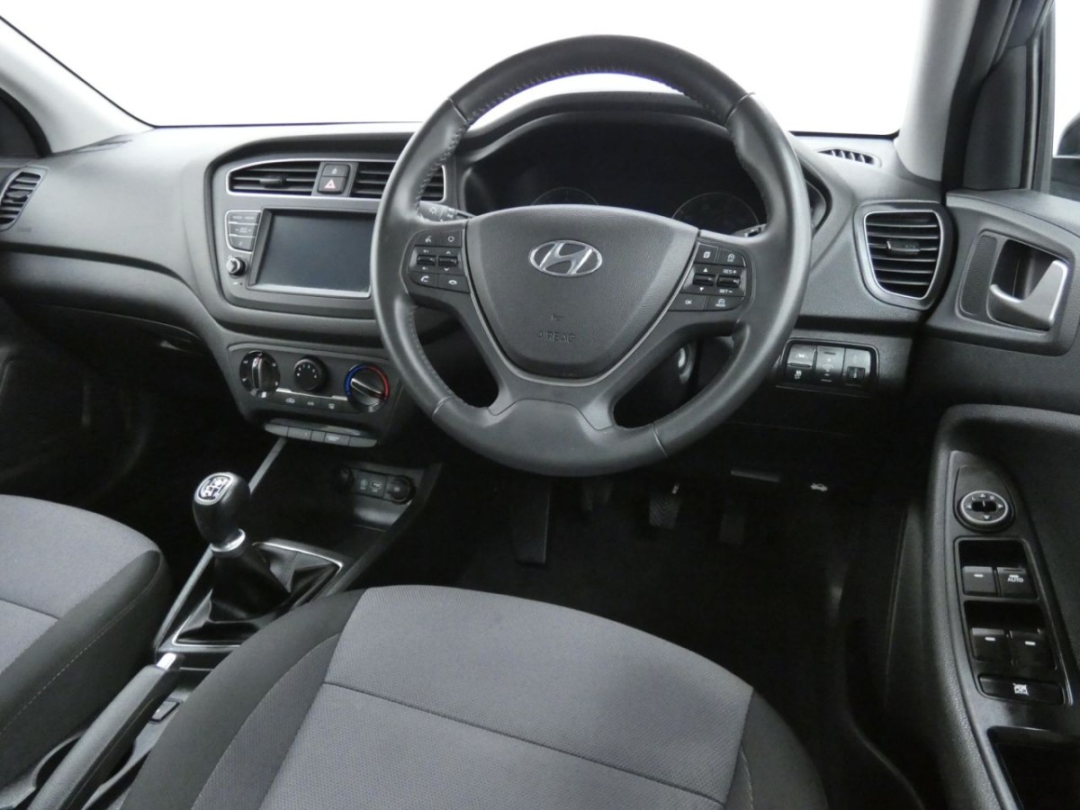 HYUNDAI I20 1.2 MPI PLAY 5D 83 BHP - 2019 - £10,990