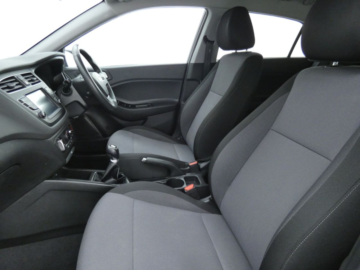 HYUNDAI I20 1.2 MPI PLAY 5D 83 BHP - 2019 - £10,990