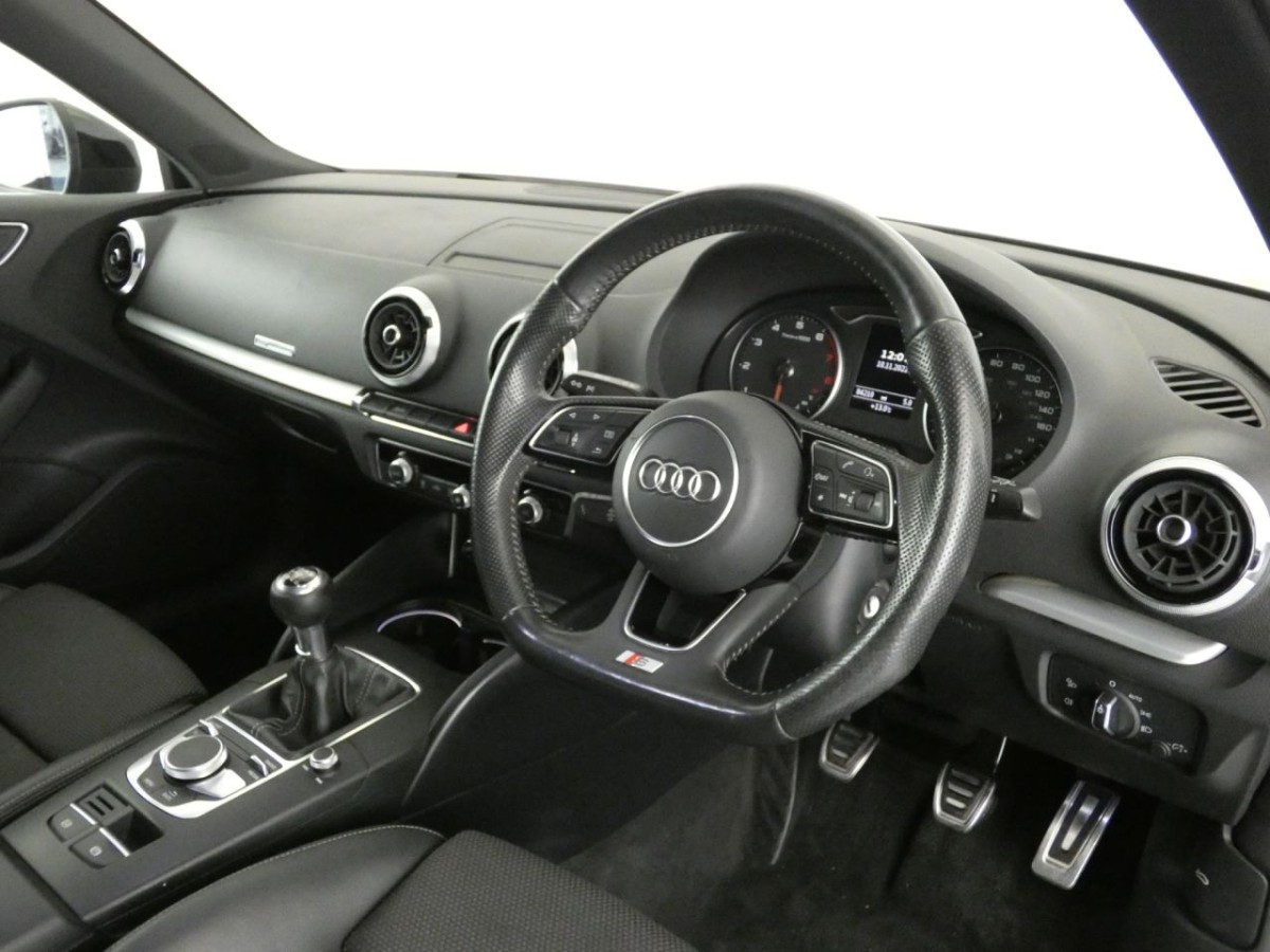 AUDI A3 1.5 SPORTBACK TFSI S LINE BLACK EDITION 5D 148 BHP - 2019 - £12,700