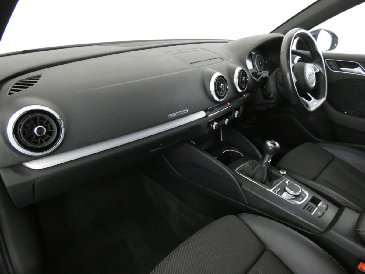 AUDI A3 1.5 SPORTBACK TFSI S LINE BLACK EDITION 5D 148 BHP - 2019 - £12,700