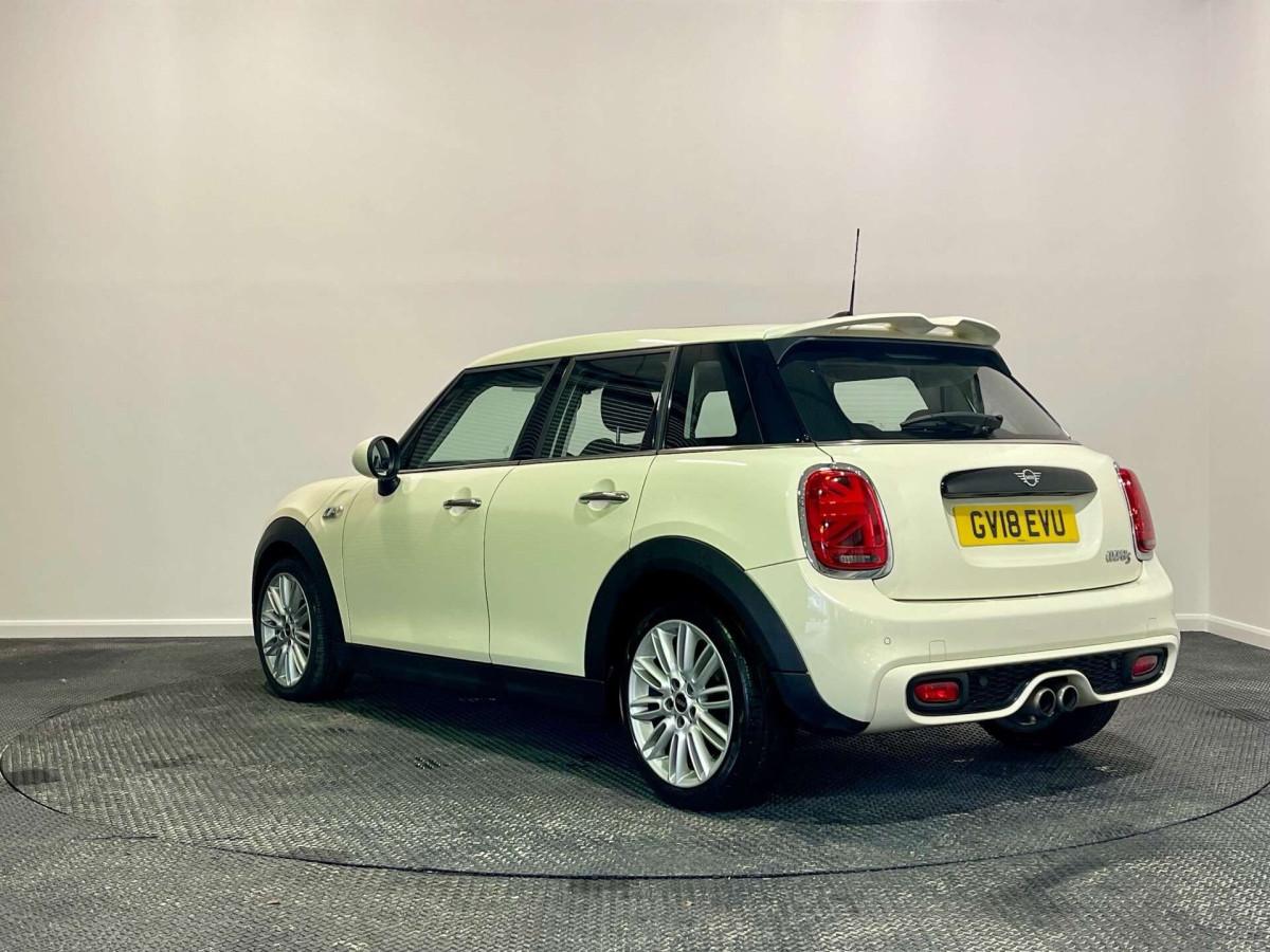 MINI HATCH 2018 (18) 2.0 COOPER S HATCHBACK 5DR PETROL STEPTRONIC EURO 6 (S/S) (192 PS) - 2018 - £10,000