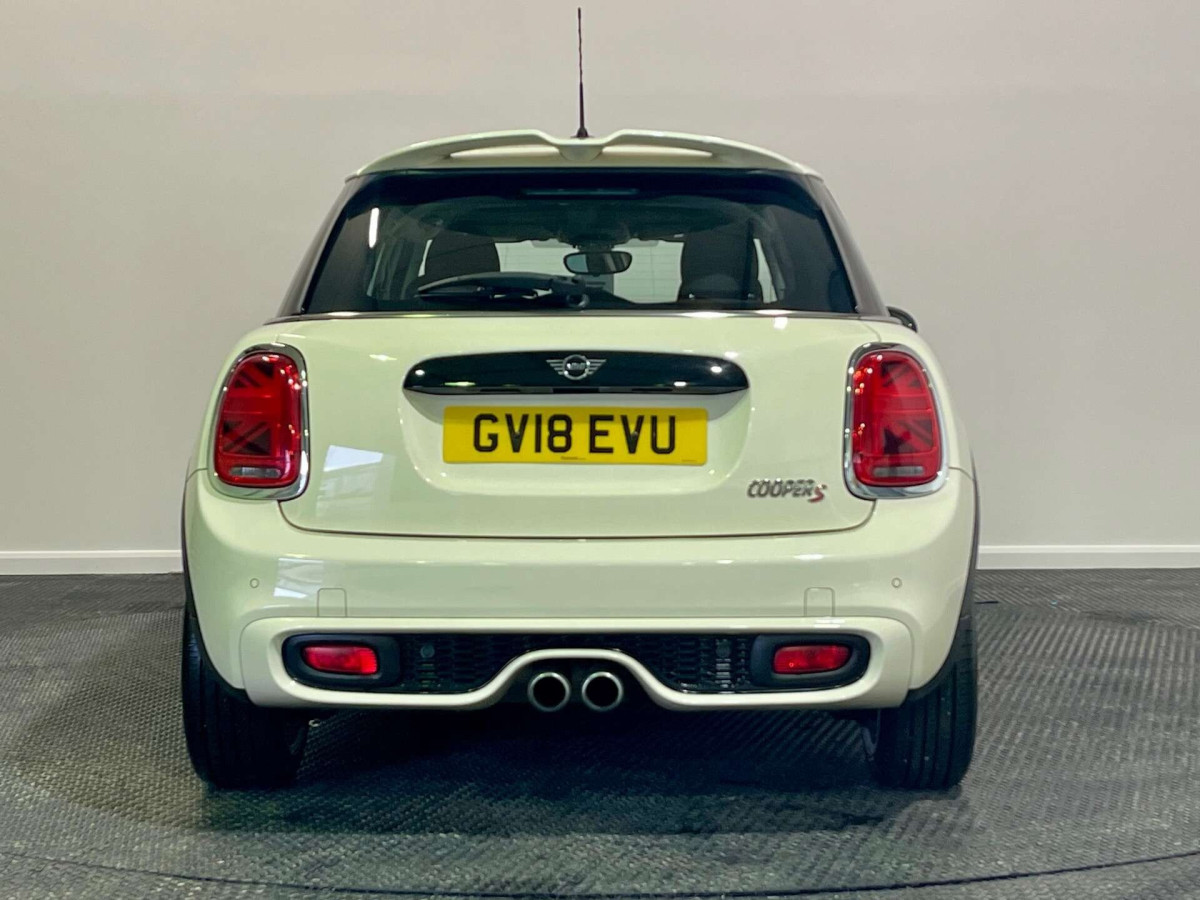 MINI HATCH 2018 (18) 2.0 COOPER S HATCHBACK 5DR PETROL STEPTRONIC EURO 6 (S/S) (192 PS) - 2018 - £10,000