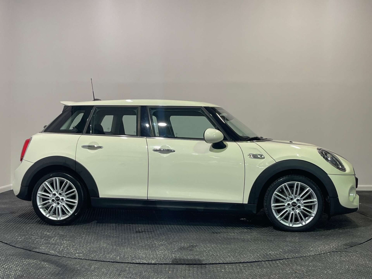 MINI HATCH 2018 (18) 2.0 COOPER S HATCHBACK 5DR PETROL STEPTRONIC EURO 6 (S/S) (192 PS) - 2018 - £10,000