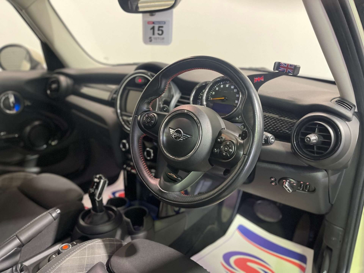 MINI HATCH 2018 (18) 2.0 COOPER S HATCHBACK 5DR PETROL STEPTRONIC EURO 6 (S/S) (192 PS) - 2018 - £10,000