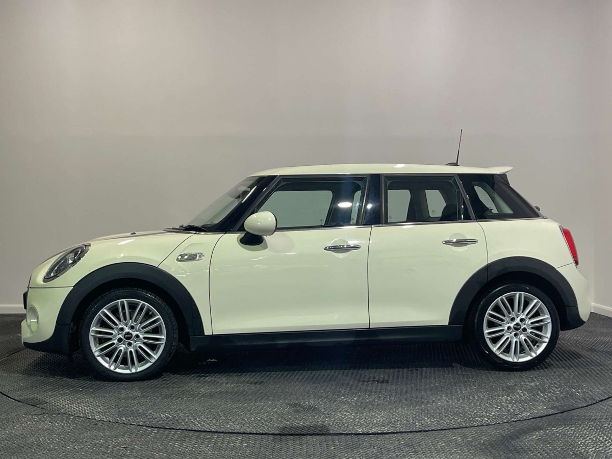 MINI HATCH 2018 (18) 2.0 COOPER S HATCHBACK 5DR PETROL STEPTRONIC EURO 6 (S/S) (192 PS) - 2018 - £10,000