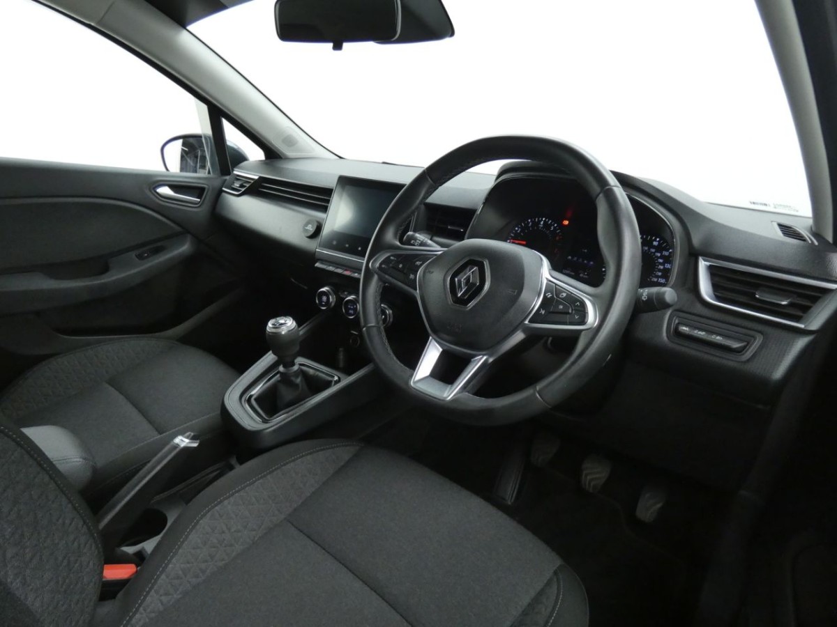 RENAULT CLIO 1.0 ICONIC TCE 5D 90 BHP - 2021 - £9,700
