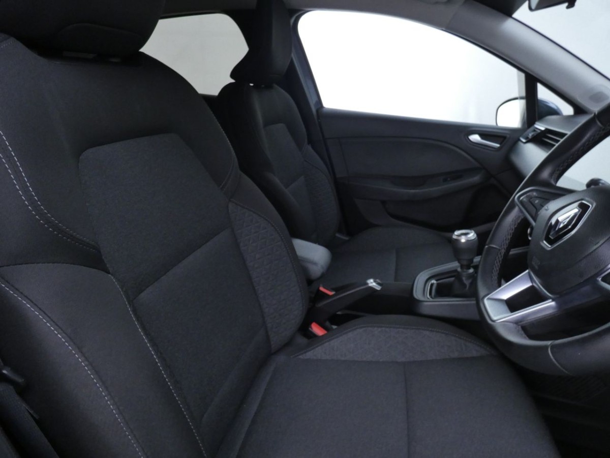 RENAULT CLIO 1.0 ICONIC TCE 5D 90 BHP - 2021 - £9,700