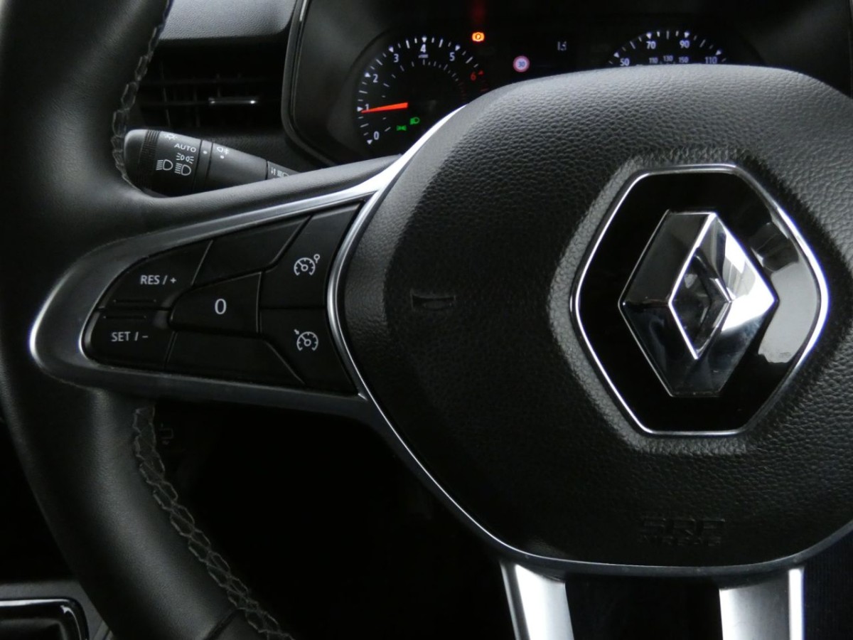 RENAULT CLIO 1.0 ICONIC TCE 5D 90 BHP - 2021 - £9,700
