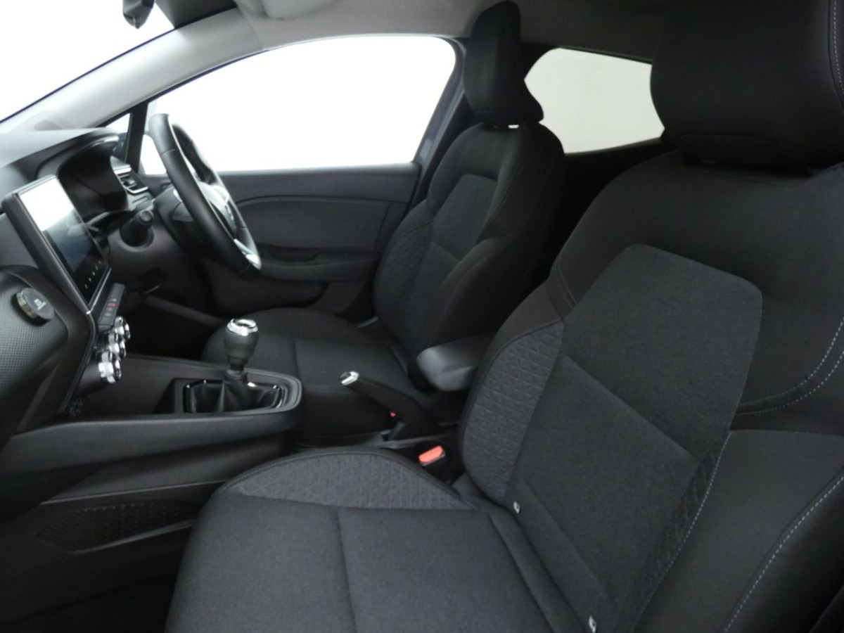 RENAULT CLIO 1.0 ICONIC TCE 5D 90 BHP - 2021 - £9,700