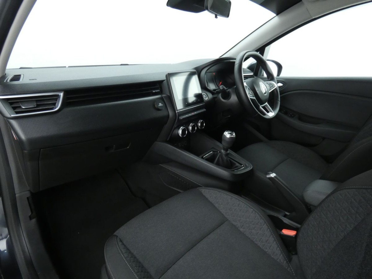 RENAULT CLIO 1.0 ICONIC TCE 5D 90 BHP - 2021 - £9,700