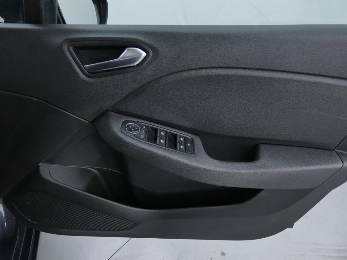 RENAULT CLIO 1.0 ICONIC TCE 5D 90 BHP - 2021 - £9,700