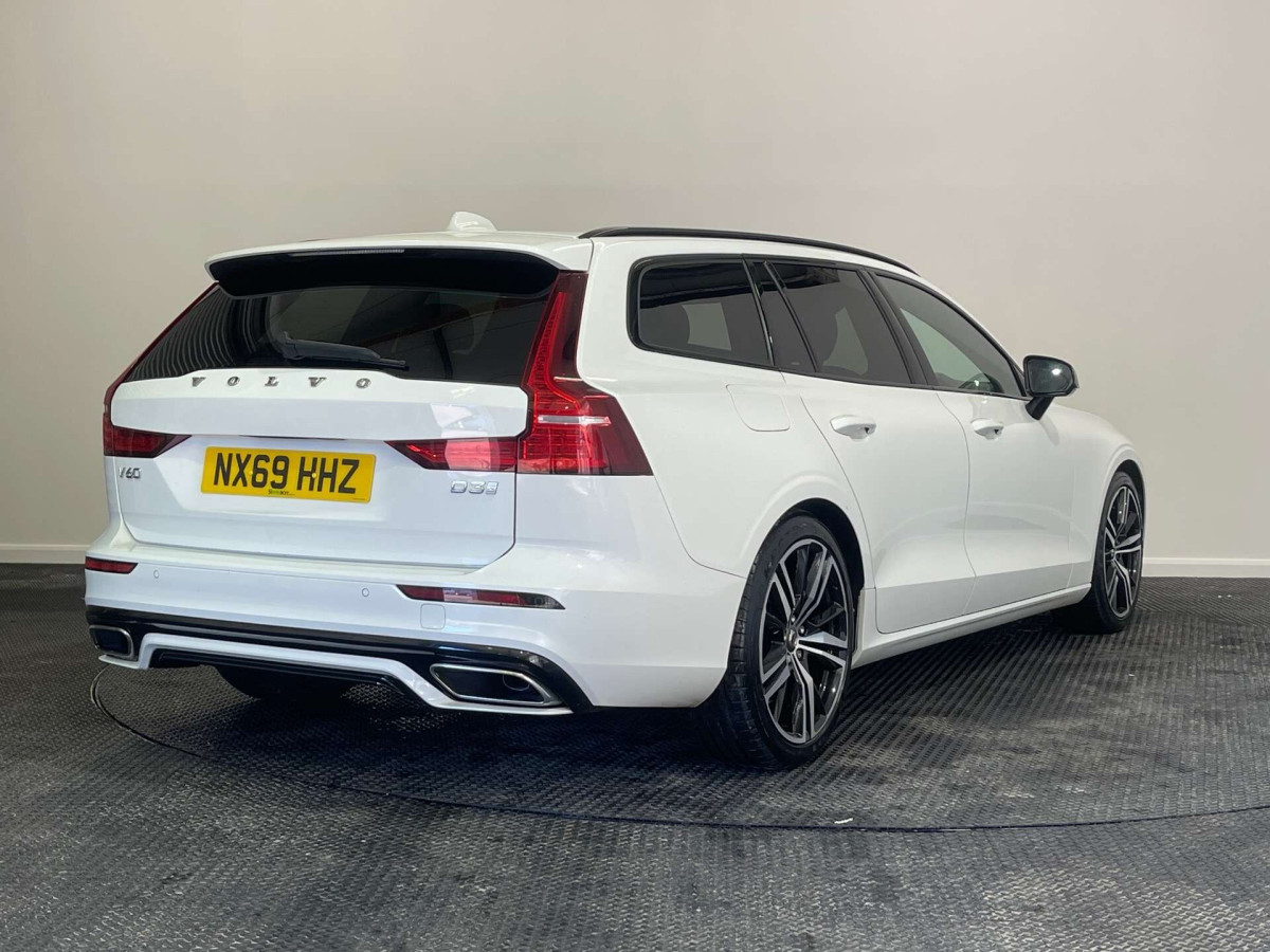 VOLVO V60 2019 (69) 2.0 D3 R-DESIGN ESTATE 5DR DIESEL AUTO EURO 6 (S/S) (150 PS) - 2019 - £17,000