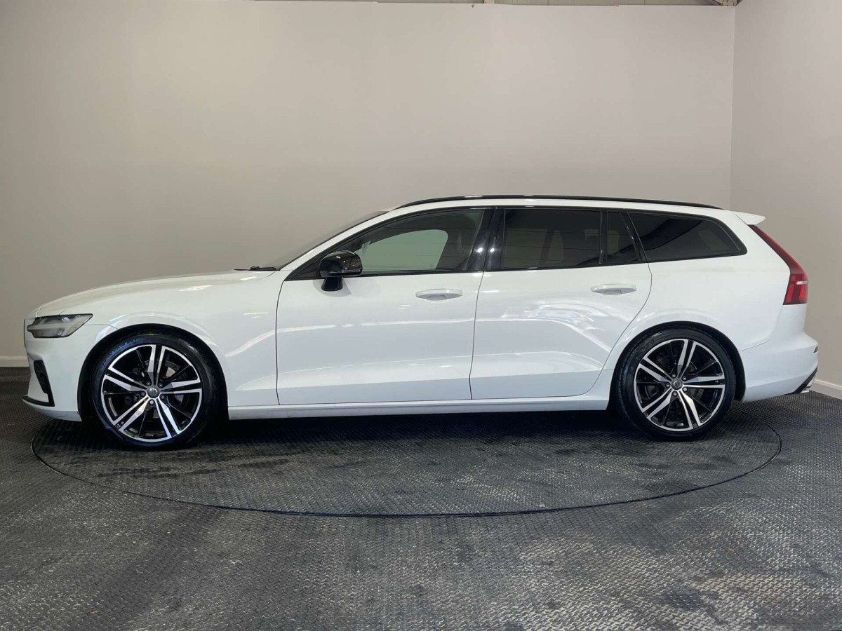 VOLVO V60 2019 (69) 2.0 D3 R-DESIGN ESTATE 5DR DIESEL AUTO EURO 6 (S/S) (150 PS) - 2019 - £17,000