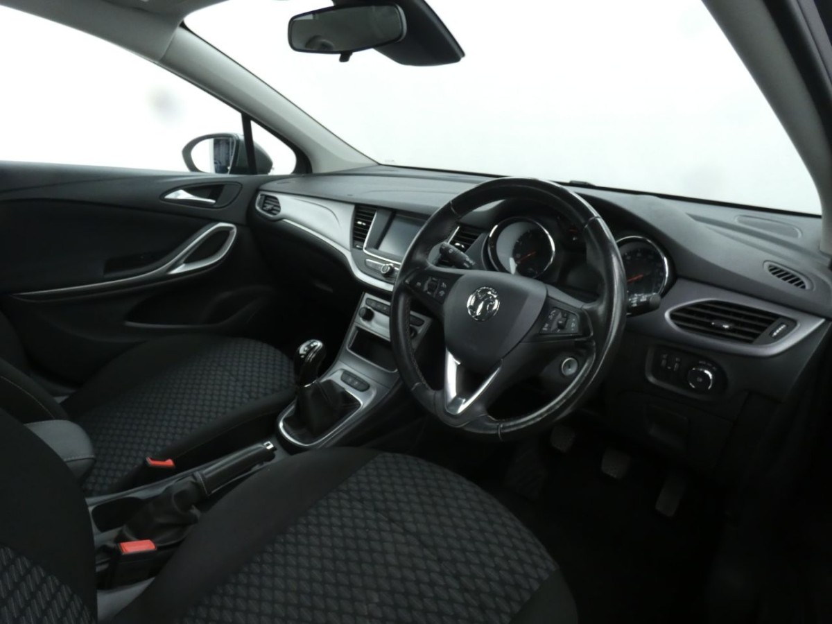 VAUXHALL ASTRA 1.5 BUSINESS EDITION NAV 5D 104 BHP - 2020 - £9,700