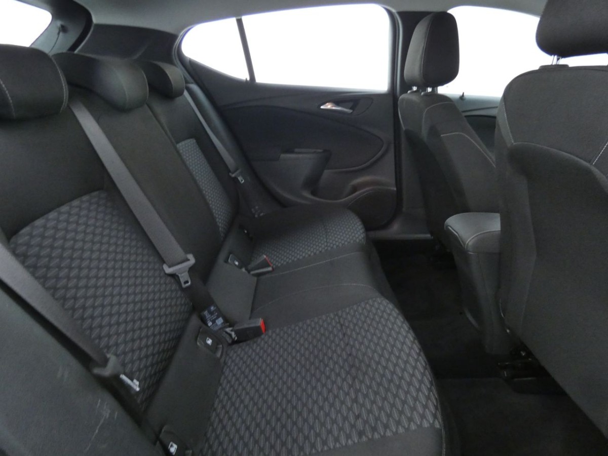 VAUXHALL ASTRA 1.5 BUSINESS EDITION NAV 5D 104 BHP - 2020 - £9,700