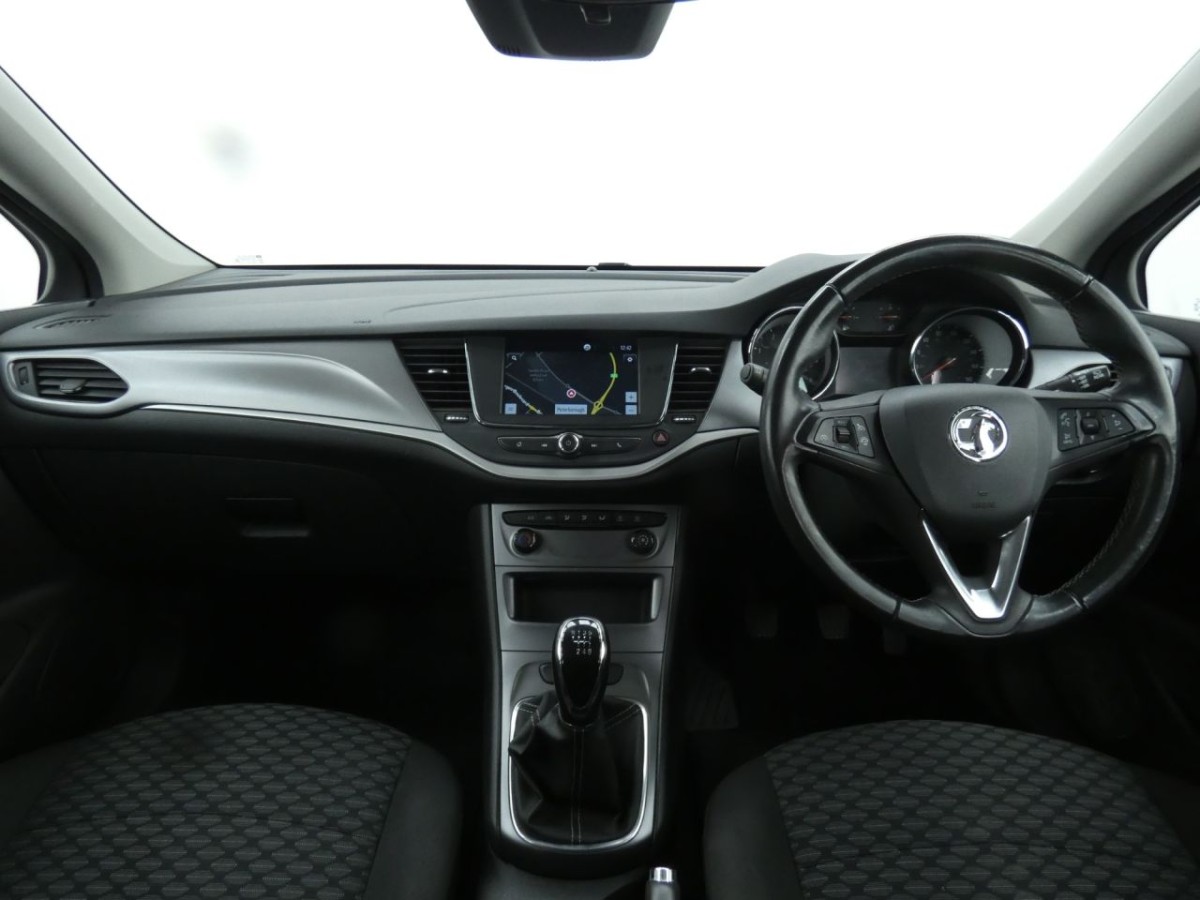 VAUXHALL ASTRA 1.5 BUSINESS EDITION NAV 5D 104 BHP - 2020 - £9,700