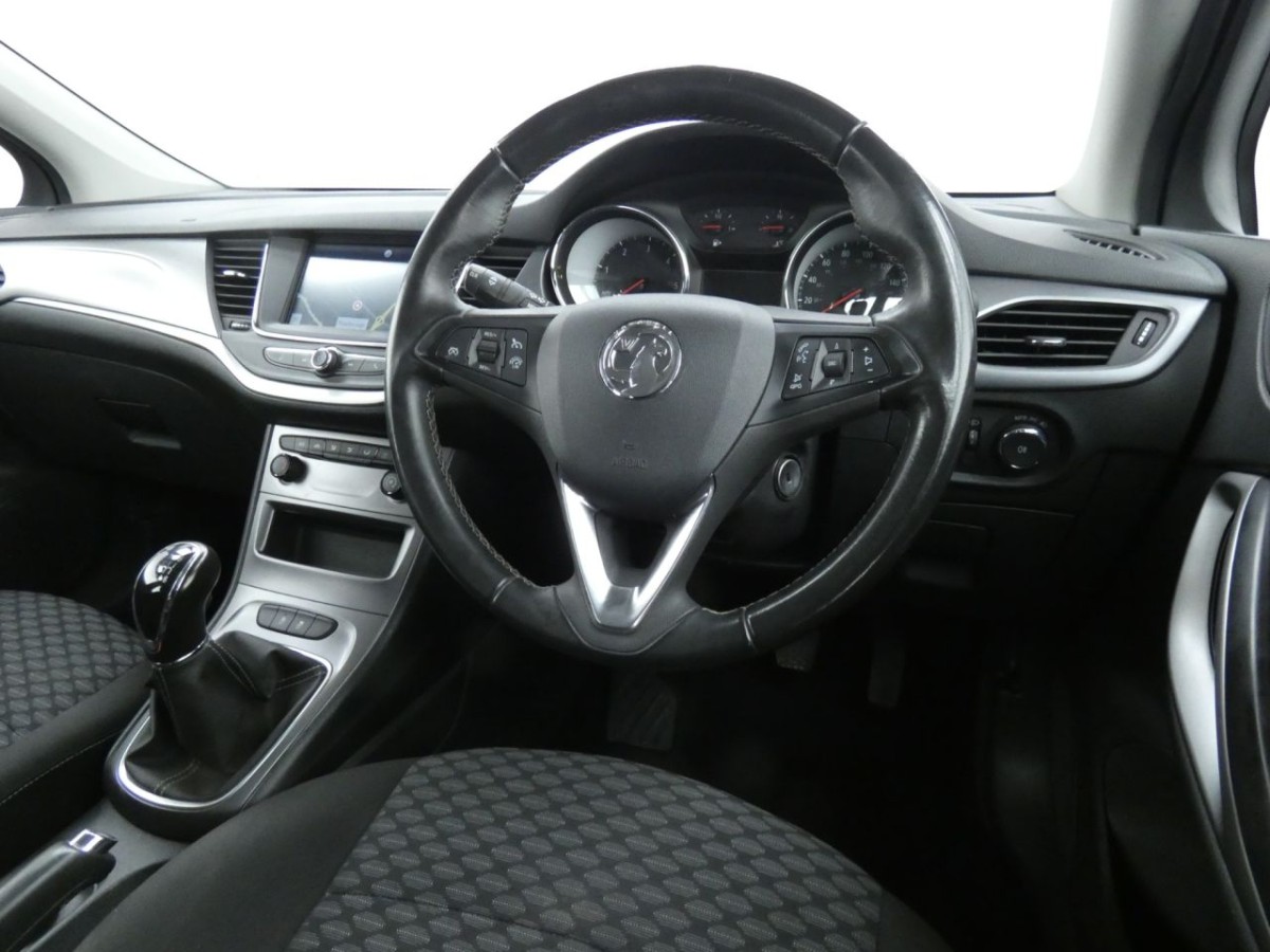 VAUXHALL ASTRA 1.5 BUSINESS EDITION NAV 5D 104 BHP - 2020 - £9,700